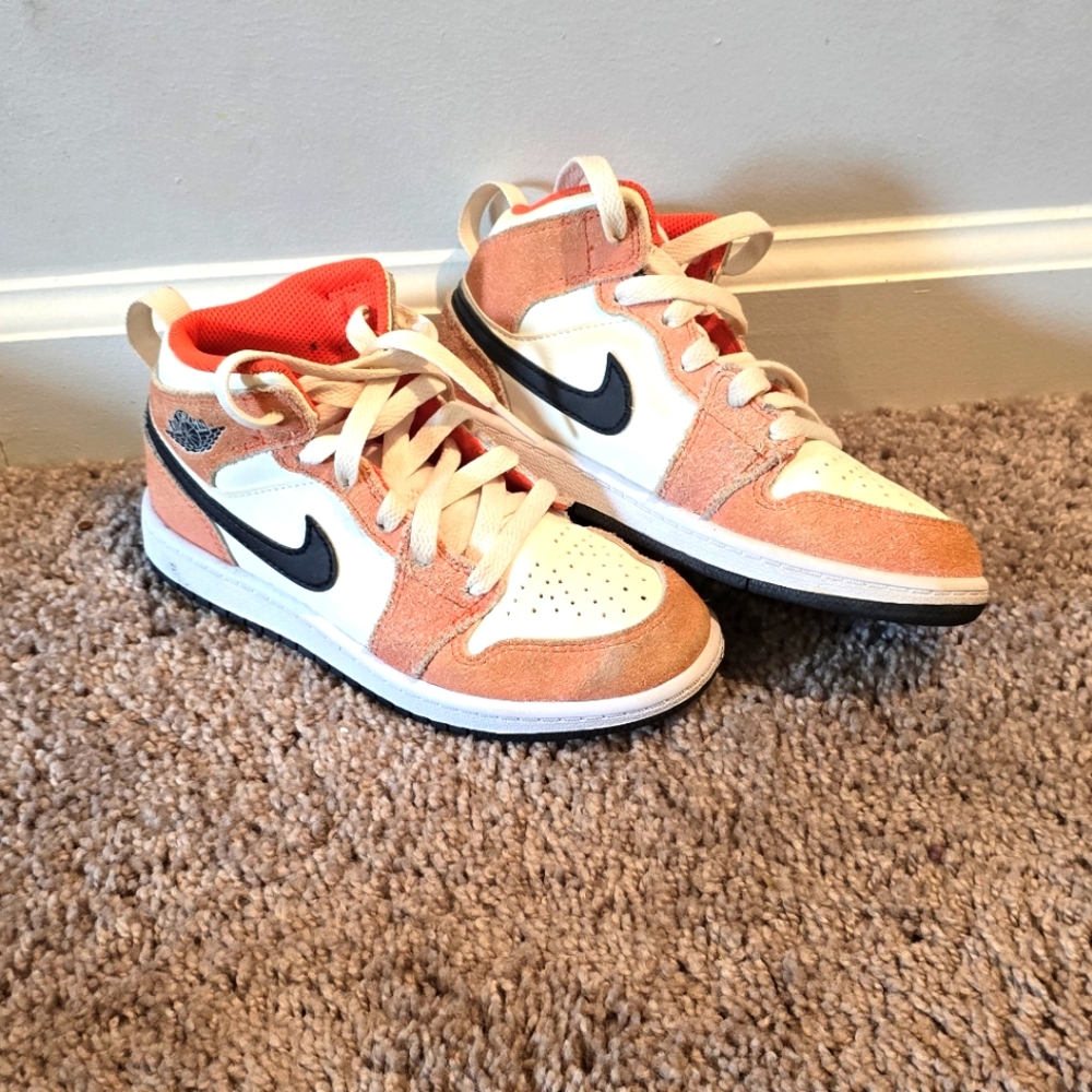 Jordan 1 mids